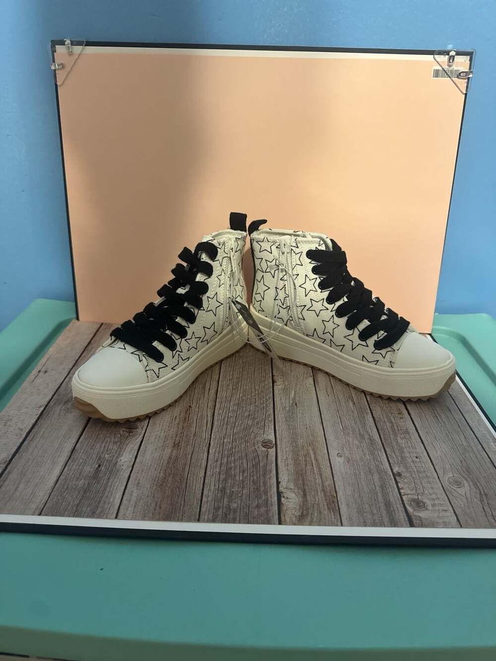 Art Class Kids' Blakely High-Top Side Zip Sneakers in White with Black Stars